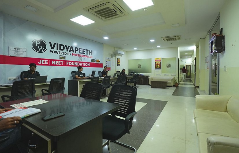 Physics Wallah Vidyapeeth Coaching Center